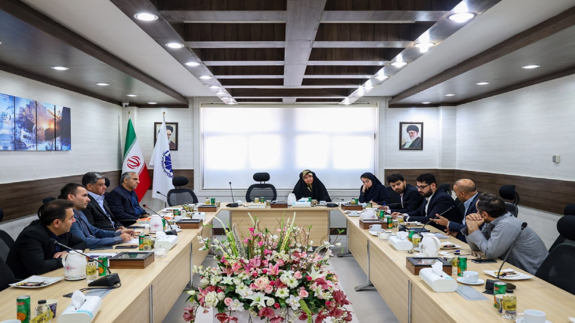 کارگروه شورا با موضوع بررسی اختلافات میان شهرداری اهواز و اتحادیه صنف مؤسسات اتومبیل‌کرایه