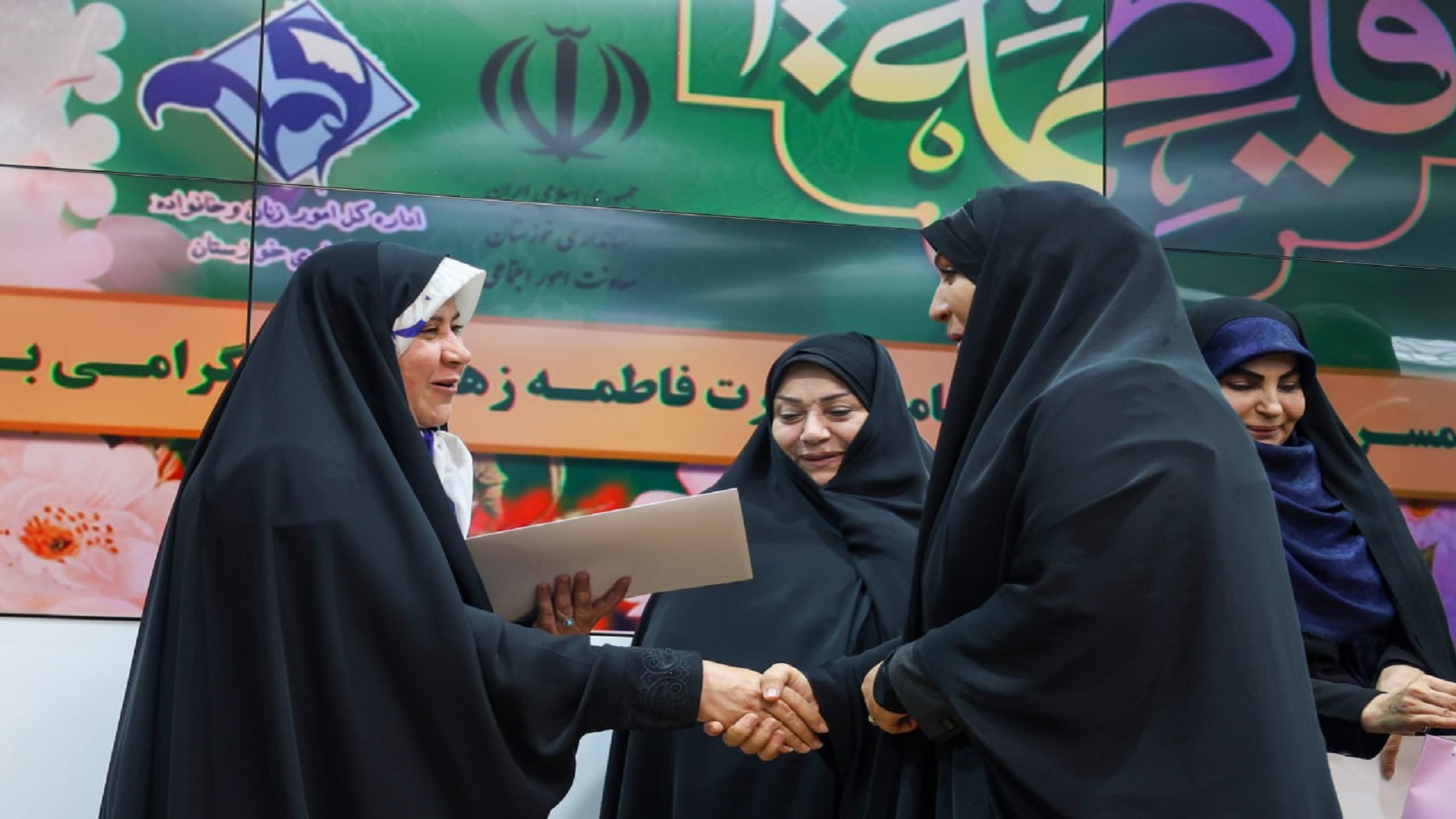 نکو داشت روز زن در استانداری خوزستان با تجلیل از شهلا عموری رئیس اتاق بازرگانی اهواز